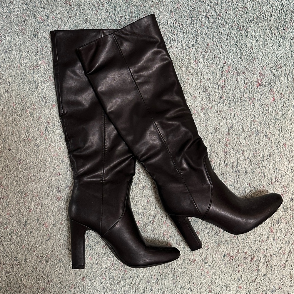 Pull On Black Knee-High Women's Boots